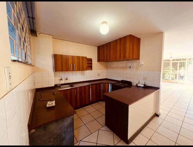 2 BEDROOM APARTMENT FOR SALE IN SILVERTON